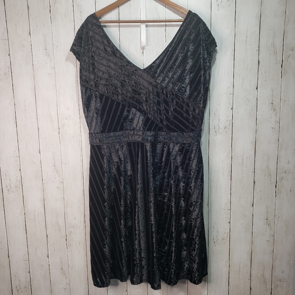 NY Collection Dresses & Skirts - New! NY Collention Black Velvety Sheath Dress Plus